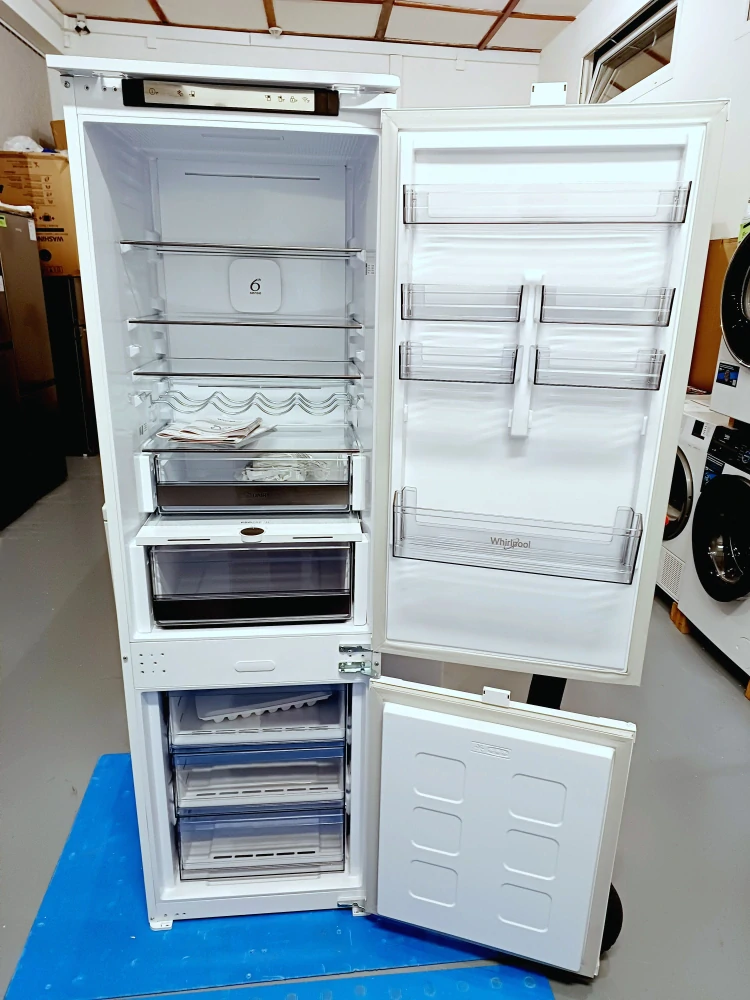 Vestavná lednice WHIRLPOOL 177 cm, NoFrost ZÁRUKA WHK2 5294 B6E