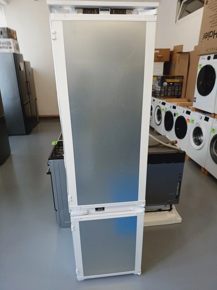 Vestavná lednice Beko, 193 cm, ZÁRUKA BCNA306E4SN