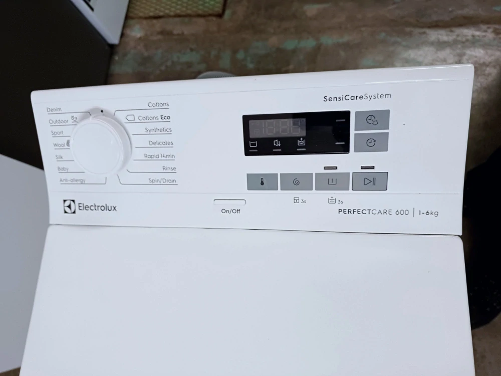 Pračka Electrolux 6 kg, 1200 ot. ZÁRUKA