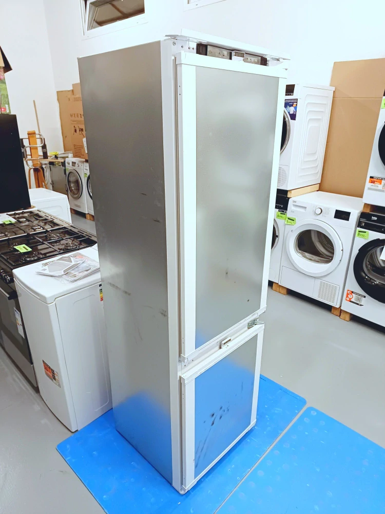 Vestavná lednice WHIRLPOOL 177 cm, NoFrost ZÁRUKA WHK2 5294 B6E