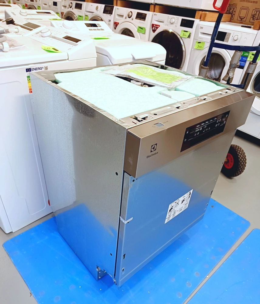 Vestavná myčka ELECTROLUX, šířka 60 cm, ZÁRUKA
