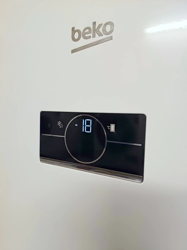 Mrazák BEKO výška 186 cm, B5RMFNE314W