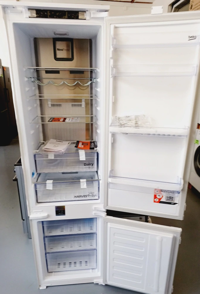 Vestavná lednice Beko, 193 cm, ZÁRUKA BCNA306E4SN