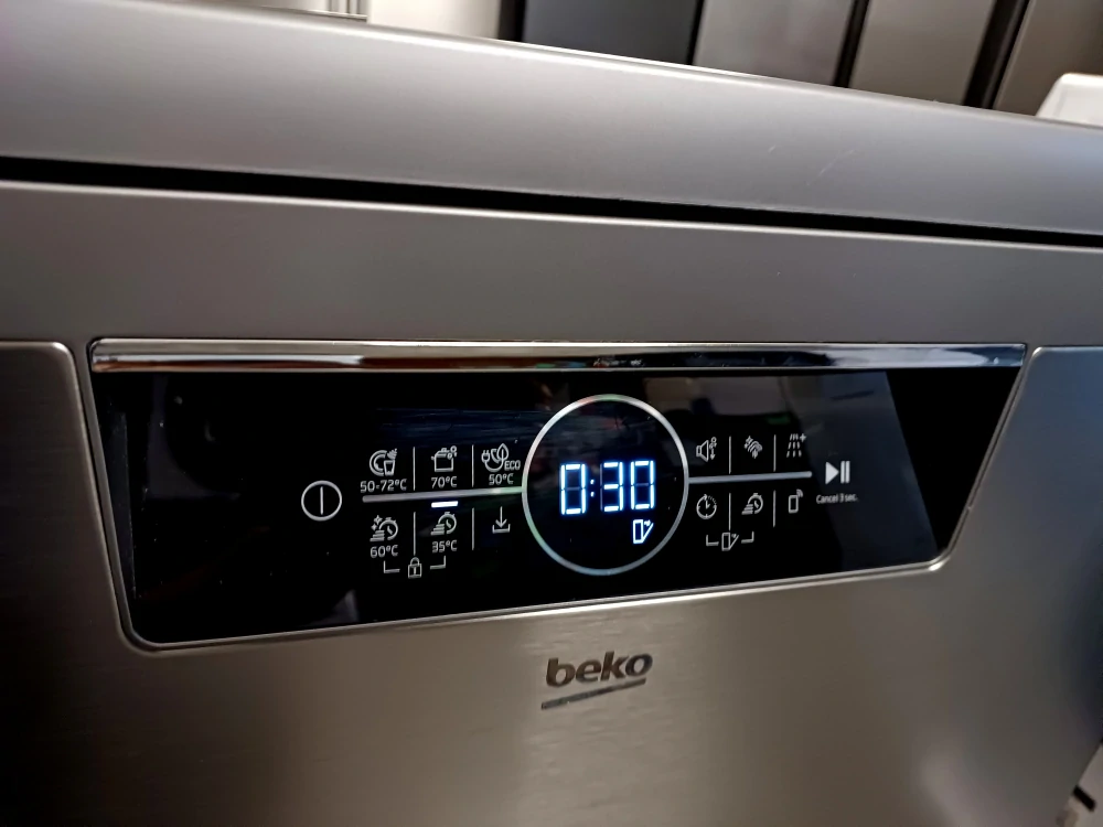 Myčka Beko 60 cm, ZÁRUKA BDFN36550XWP  PC ........  15.000 Kč