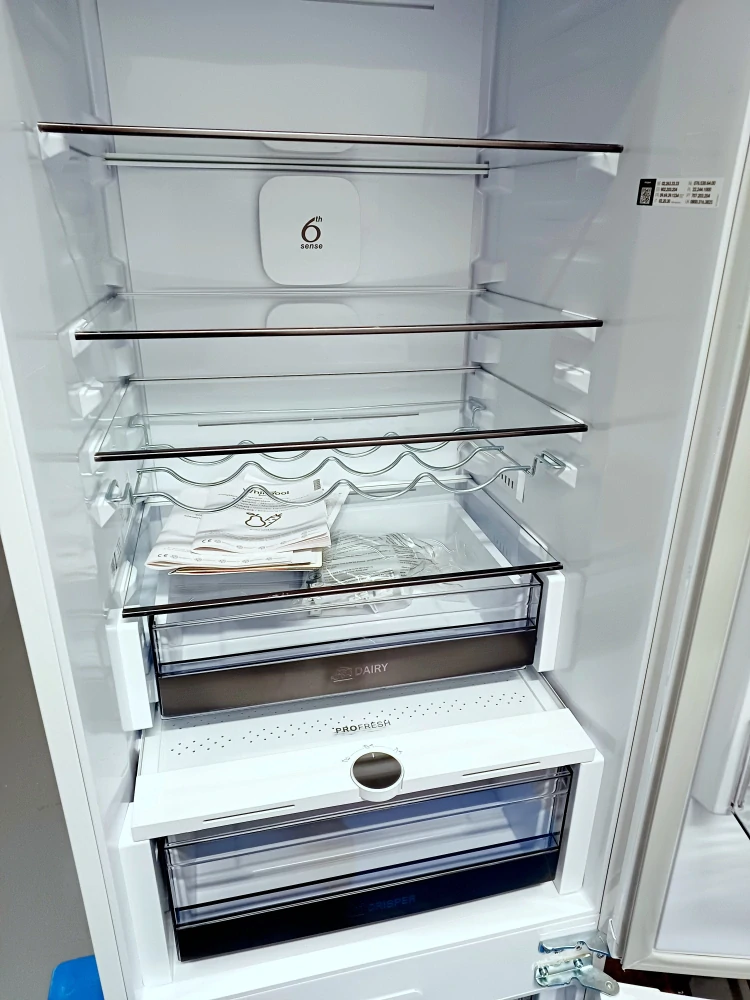 Vestavná lednice WHIRLPOOL 177 cm, NoFrost ZÁRUKA WHK2 5294 B6E