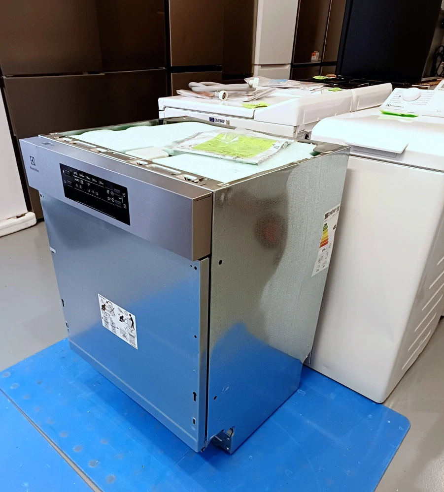 Vestavná myčka ELECTROLUX, šířka 60 cm, ZÁRUKA