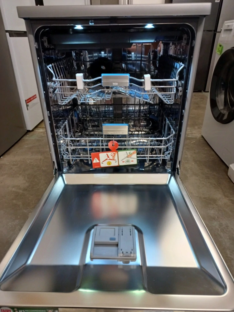 Myčka Beko 60 cm, ZÁRUKA BDFN36550XWP  PC ........  15.000 Kč