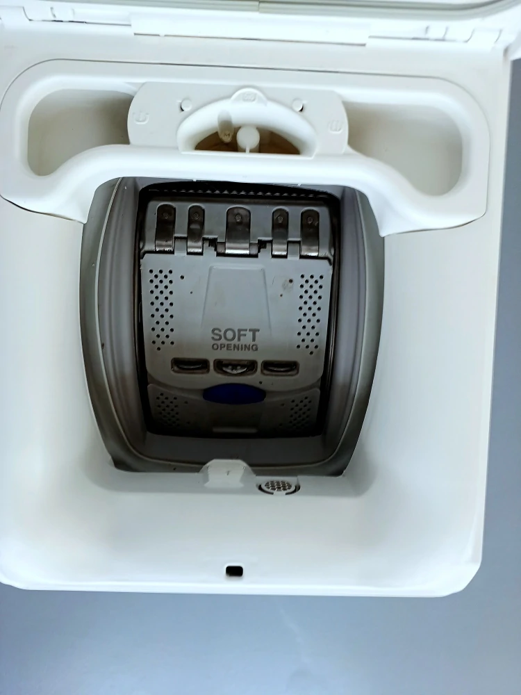 Pračka ELECTROLUX 6 kg, 1000 ot/min, ZÁRUKA