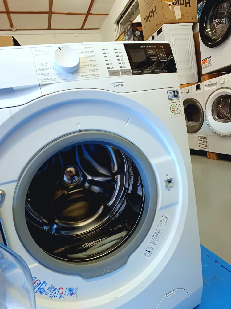 Pračka Electrolux 8 kg, 1200 ot/min, ZÁRUKA