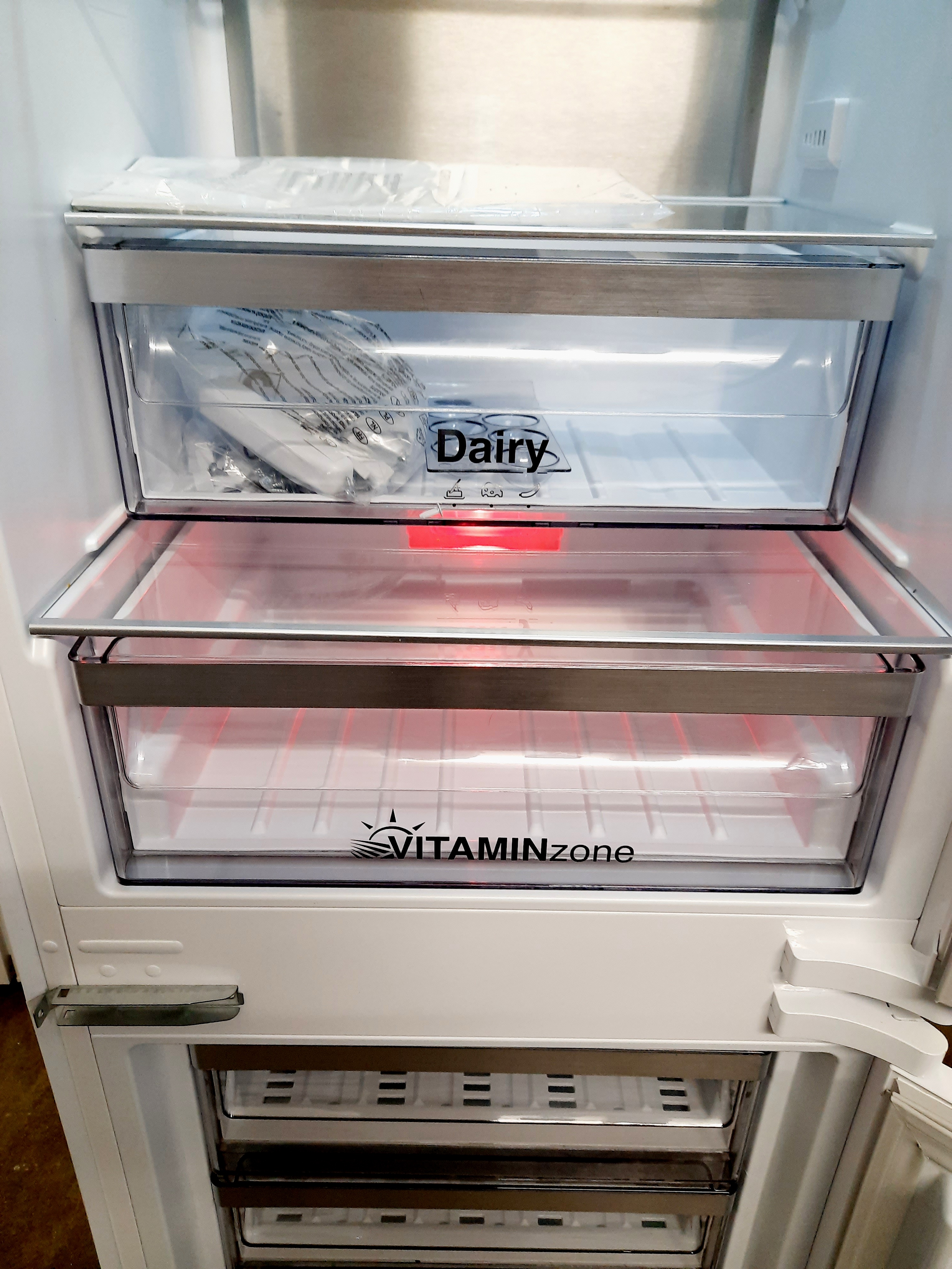 Vestavná lednice Grundig, výška 193 cm GKNI25940N