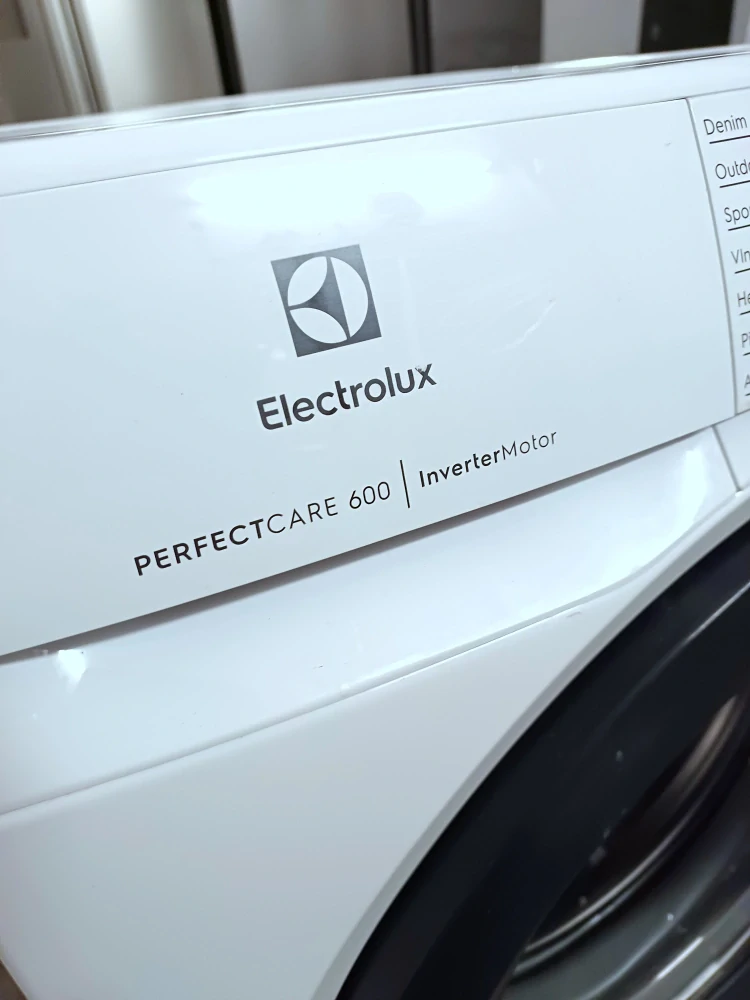 Pračka Electrolux 8 kg 1200 ot./min. ZÁRUKA