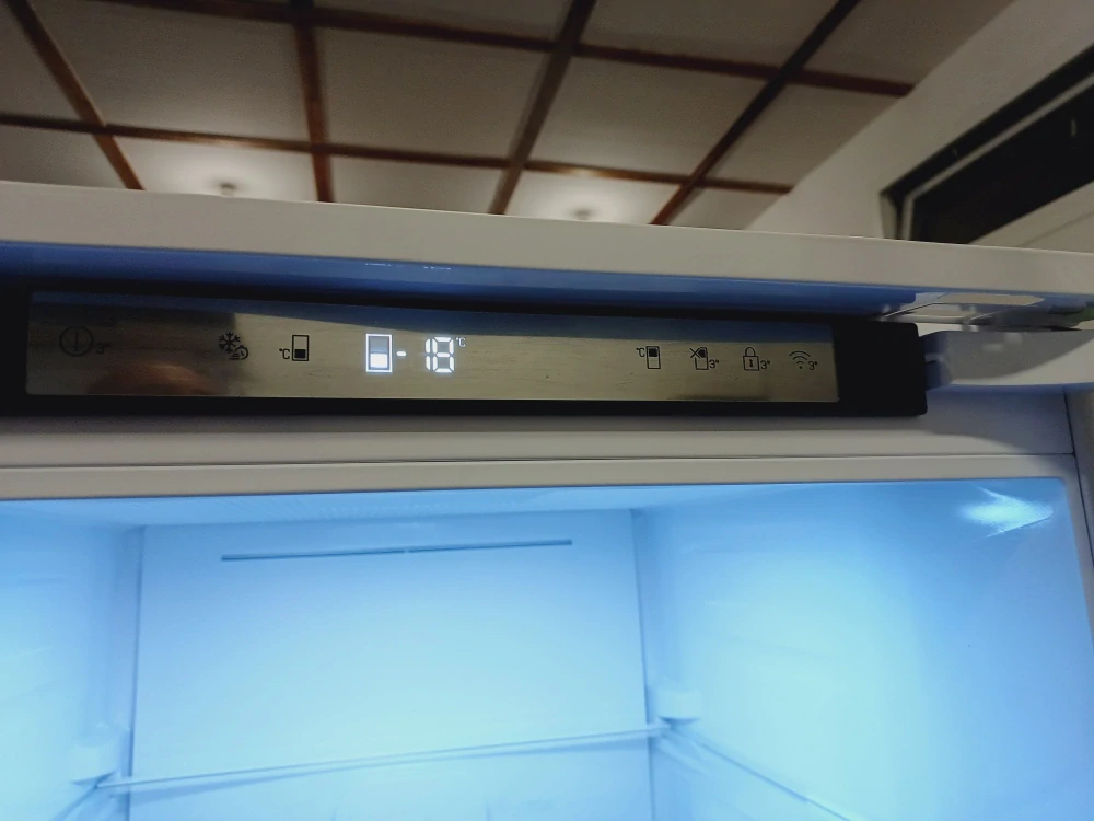 Vestavná lednice WHIRLPOOL 177 cm, NoFrost ZÁRUKA WHK2 5294 B6E