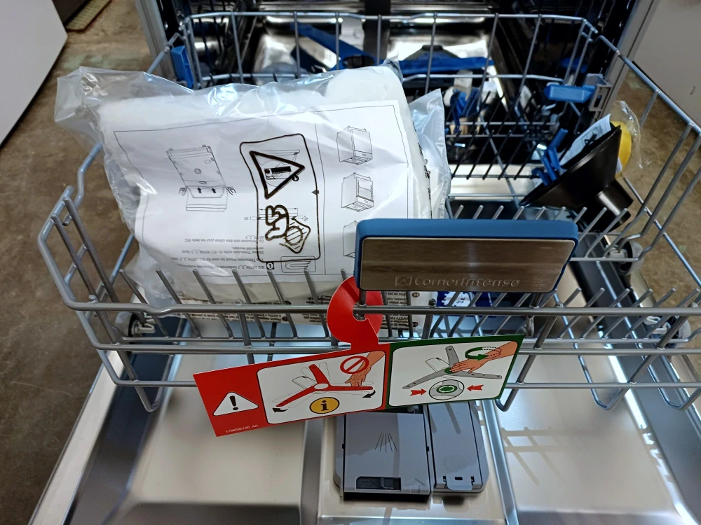 Vestavná myčka Beko 60 cm , ZÁRUKA BDIN38646D  Běžné ceny ..... 14.000 Kč