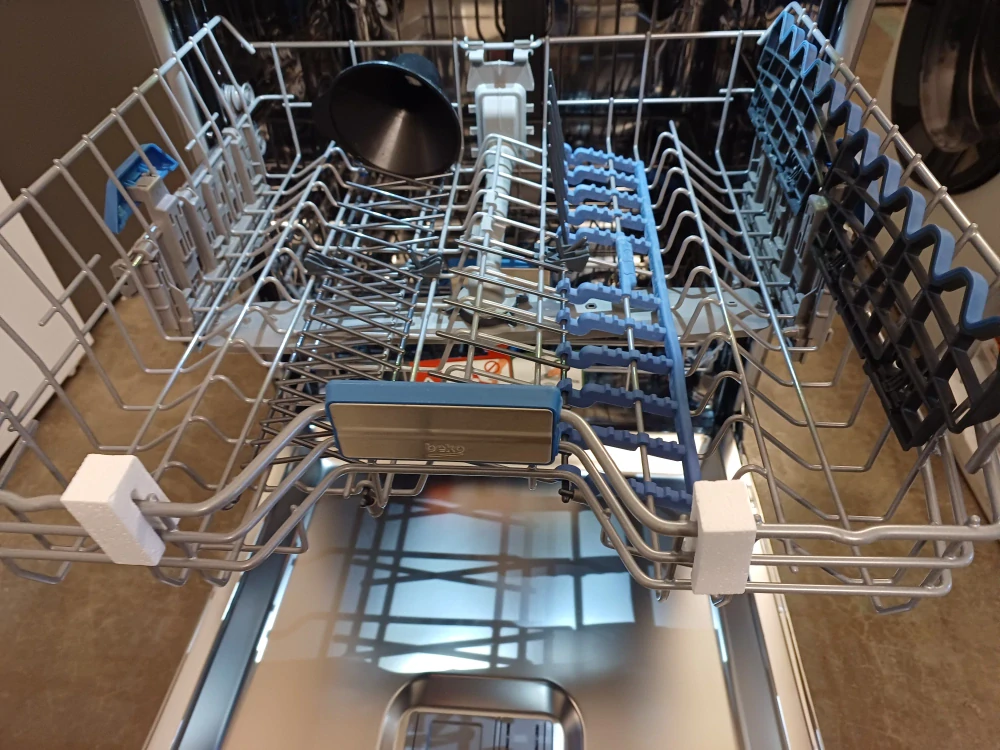 Myčka Beko 60 cm, ZÁRUKA BDFN36550XWP  PC ........  15.000 Kč