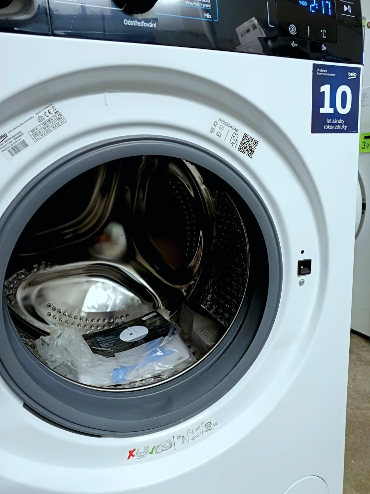Pračka Beko 8 kg 1400 ot. ZÁRUKA BM3WFU3841WBB Běžná cena .... 11.000 Kč