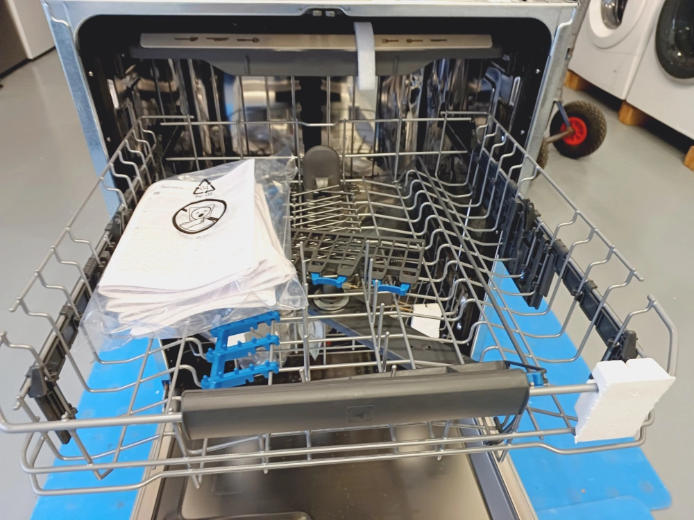 Vestavná myčka ELECTROLUX, šířka 60 cm, ZÁRUKA